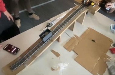 Battery-powered ramp transport system — wooden ramp with integrated LEGO track and 3D-printed wheeled carrier